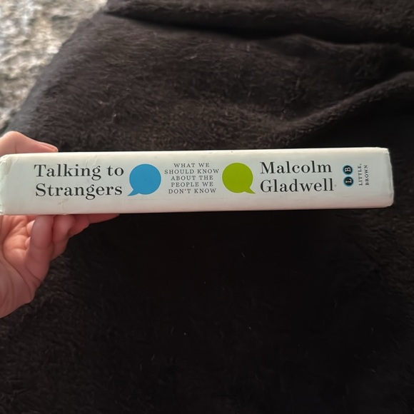 Talking to Strangers by Malcolm Gladwell Hardback Book with Cover - Picture 2 of 3